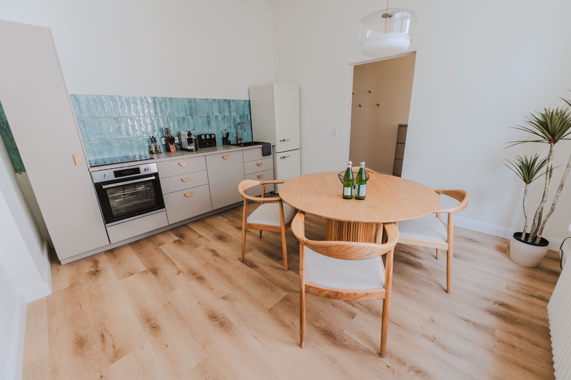 Business & Boutique Apartment - Parking Lot - 9