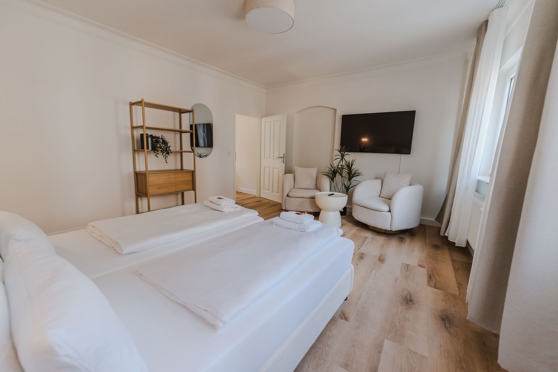 Business & Boutique Apartment - Parking Lot - 18
