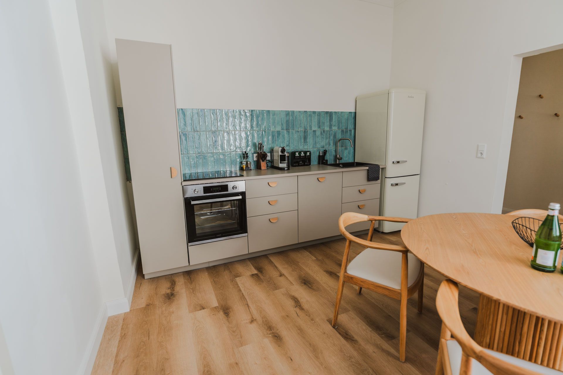 Business & Boutique Apartment - Parking Lot - 10