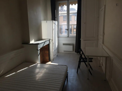 Snug single bedroom near the Lyon-Saint-Paul train station