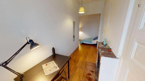 Very cosy double bedroom near the Lyon-Saint-Paul train station