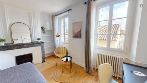 Lovely double bedroom near Esquirol metro station