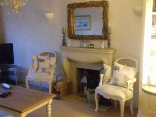 2 nice rooms in a family house * FEMALES ONLY*