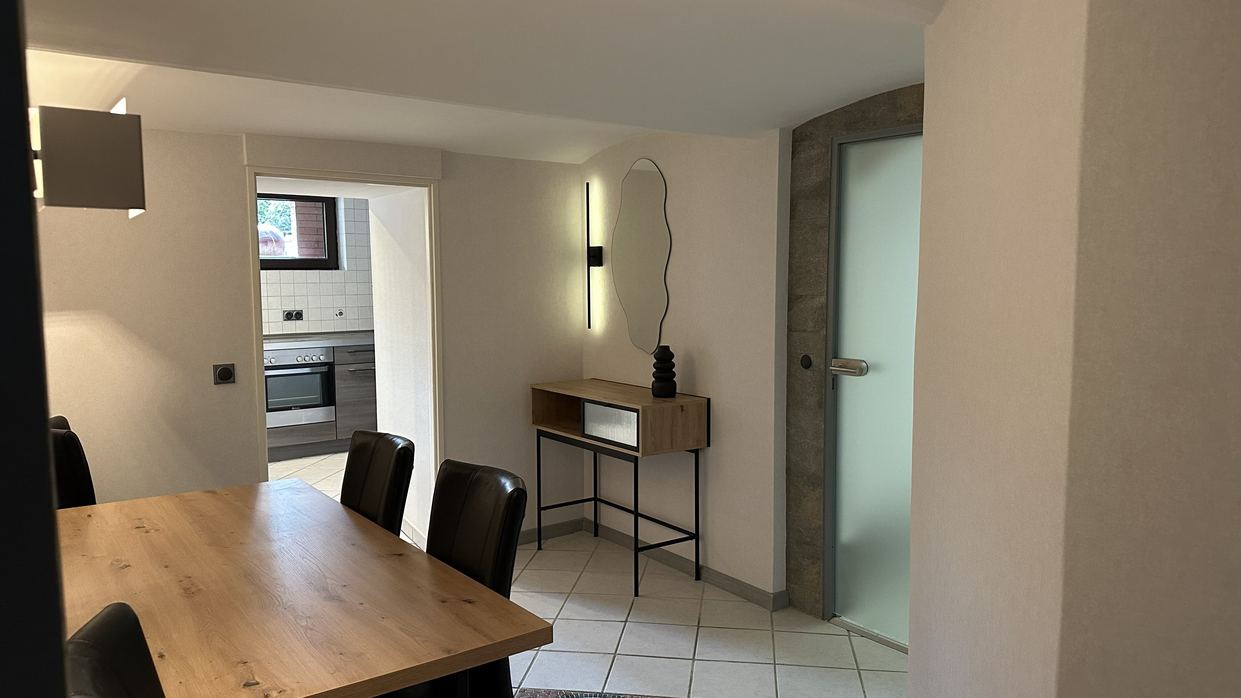 Comfortable Hideaway In Solingen’s Heart – Tastefully Furnished Basement Flat - Comfortable Hideaway in Solingen’s Heart – Tastefully Furnished Basement Flat - Gallery - 6
