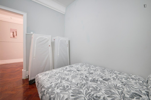 Double bedroom in a student flat, in Saldanha
