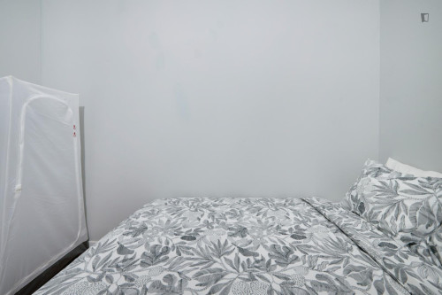 Double bedroom in a student flat, in Saldanha