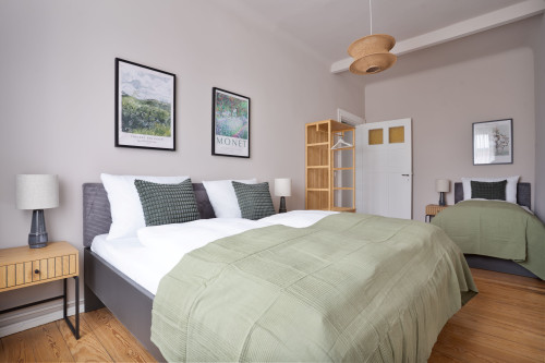 Three-Bedroom Apartment with balcony - Gallery - 28