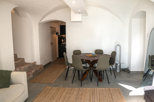JH Apartments | Premium Flat Old Town | 100" TV & Gaming - Gallery - 13