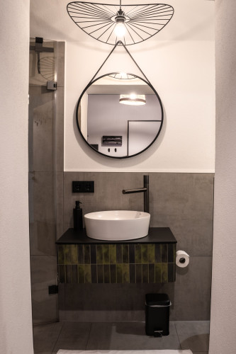 JH Apartments | Premium Flat Old Town | 100" TV & Gaming - Gallery - 6