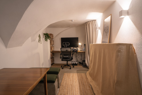 Premium Flat Old Town | 100" TV & Gaming