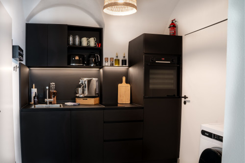 JH Apartments | Premium Flat Old Town | 100" TV & Gaming - Gallery - 16