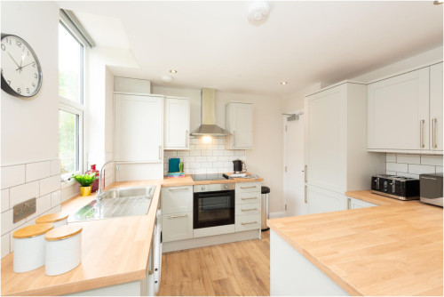 2-graham-grove-leeds-79145395620251018070057AM