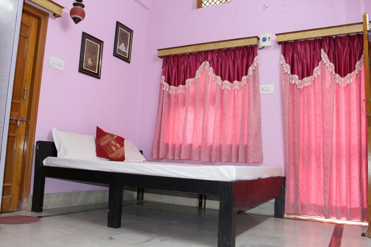 Romantic Rouge (Single Bed) - 1