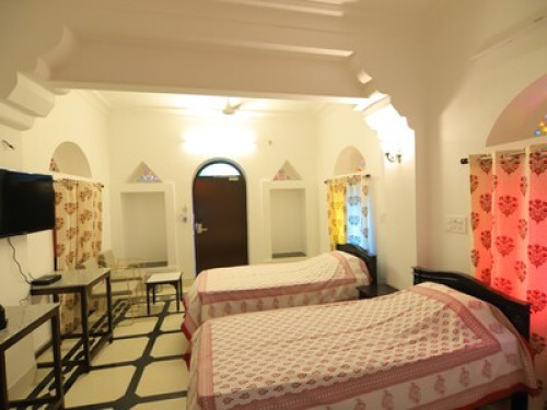 Chanod Haveli Home stay 