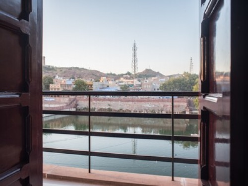 Fort & Lake View Stay in Jodhpur