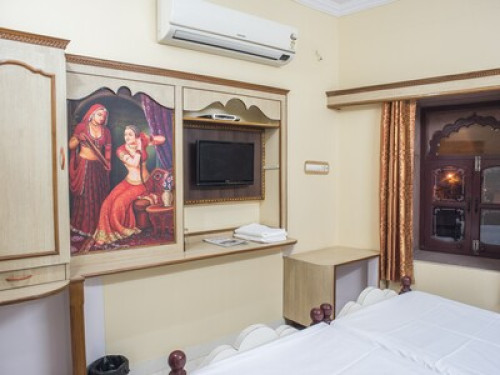Fort & Lake View Stay in Jodhpur