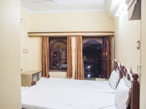 Fort & Lake View Stay in Jodhpur