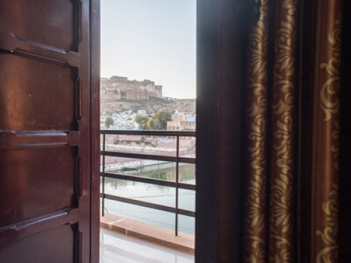 Fort & Lake View Stay in Jodhpur