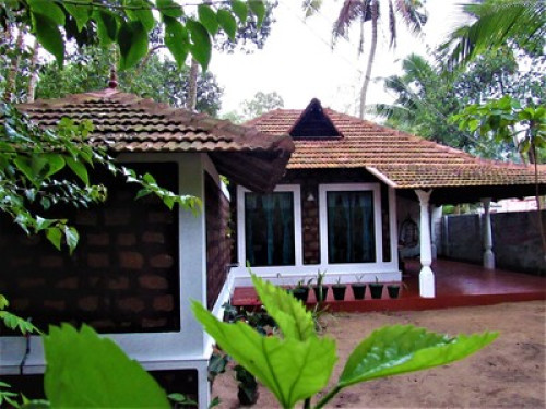 Friendly family at Marari Beach