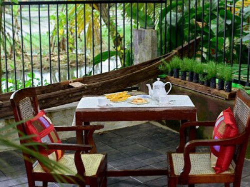 Village atmosphere in River Bank