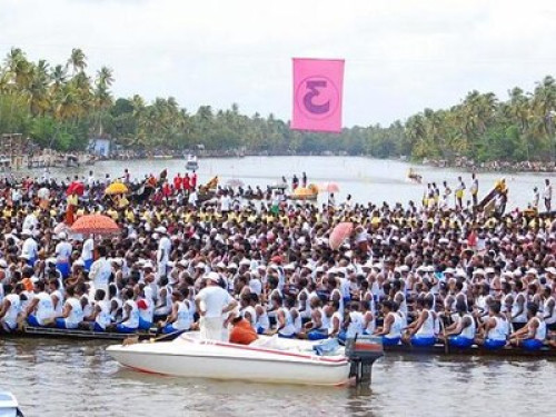 Friendly family in Kerala Backwater  - Gallery -  5