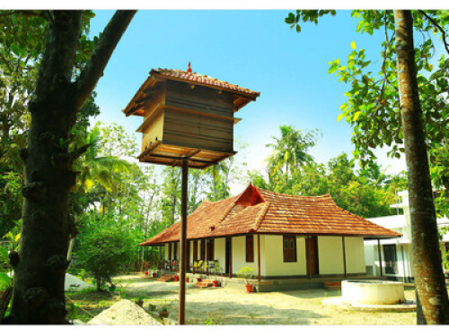 Lovely Home reflecting Kerala Style - Gallery - 9