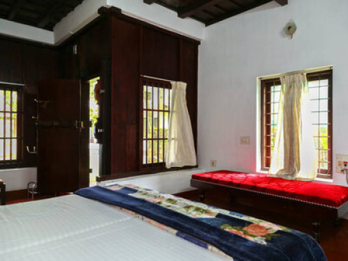 LOVEDALE LAKESIDE HOMESTAY