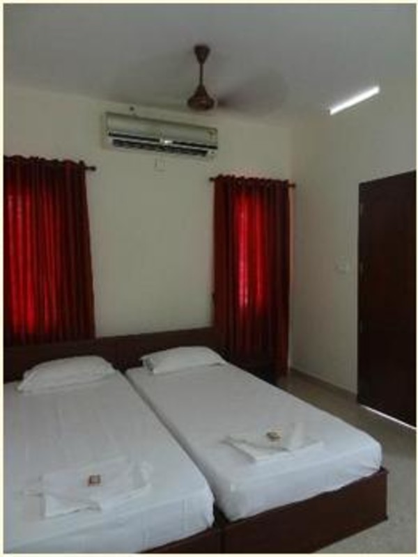  Old Rear View(Full Room)  -  Clean affordable rooms  - Gallery -  1