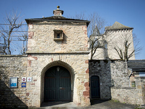 Elegant, cosy chateau in a village