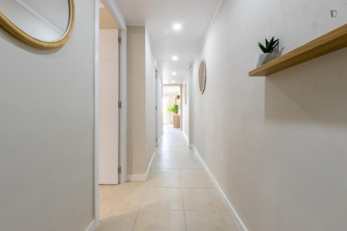 Cozy single bedroom in recently renovated apartment in central Reus