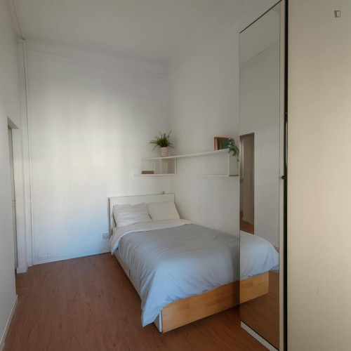 Pleasant bedroom near the Lambrate FS metro
