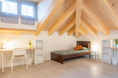 Bed in a twin ensuite bedroom near Gorla metro station