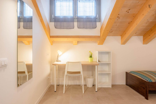 Bed in a twin ensuite bedroom near Gorla metro station
