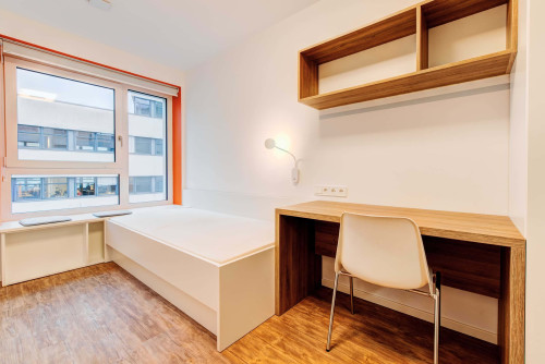 Reduced Rent - STUDENTS ONLY - Fully furnished private room in a 5 people shared apartment Nearby HTW University