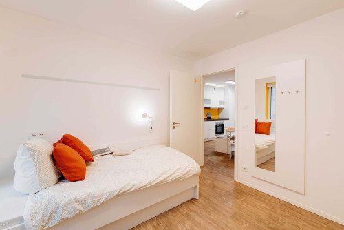 Reduced Rent - STUDENTS ONLY - Fully furnished private room in a 5 people shared apartment Nearby HTW University