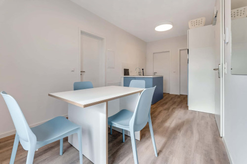 Reduced Rent - Fully furnished private room with shared terrace in a 3 people shared mixed apartment