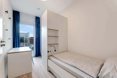Reduced Rent - Fully furnished private room with shared terrace in a 3 people shared mixed apartment