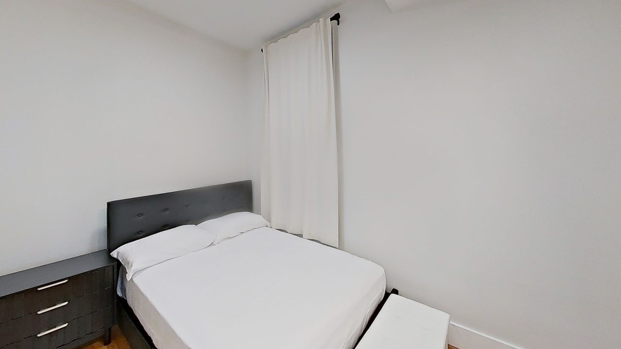  #1901: Roxbury - Queen Bedroom E  -  #1901: Roxbury  - Gallery -  2