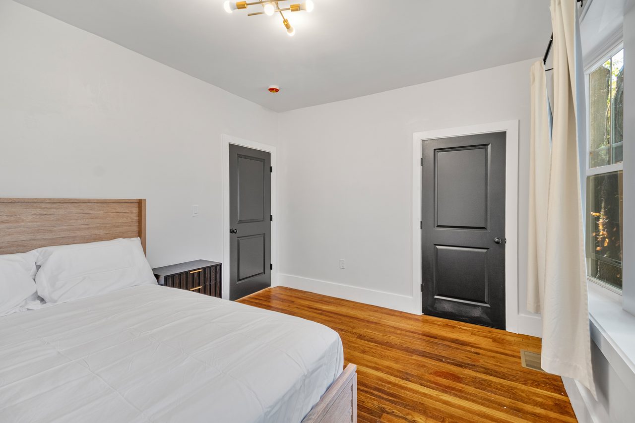  #1901: Roxbury - Queen Bedroom D  -  #1901: Roxbury  - Gallery -  11