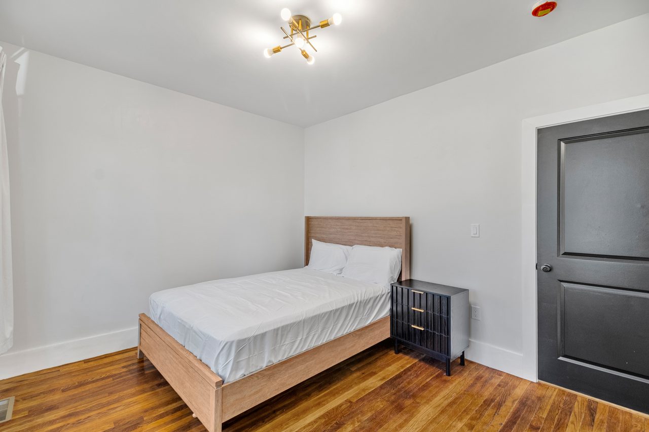  #1901: Roxbury - Queen Bedroom D  -  #1901: Roxbury  - Gallery -  10