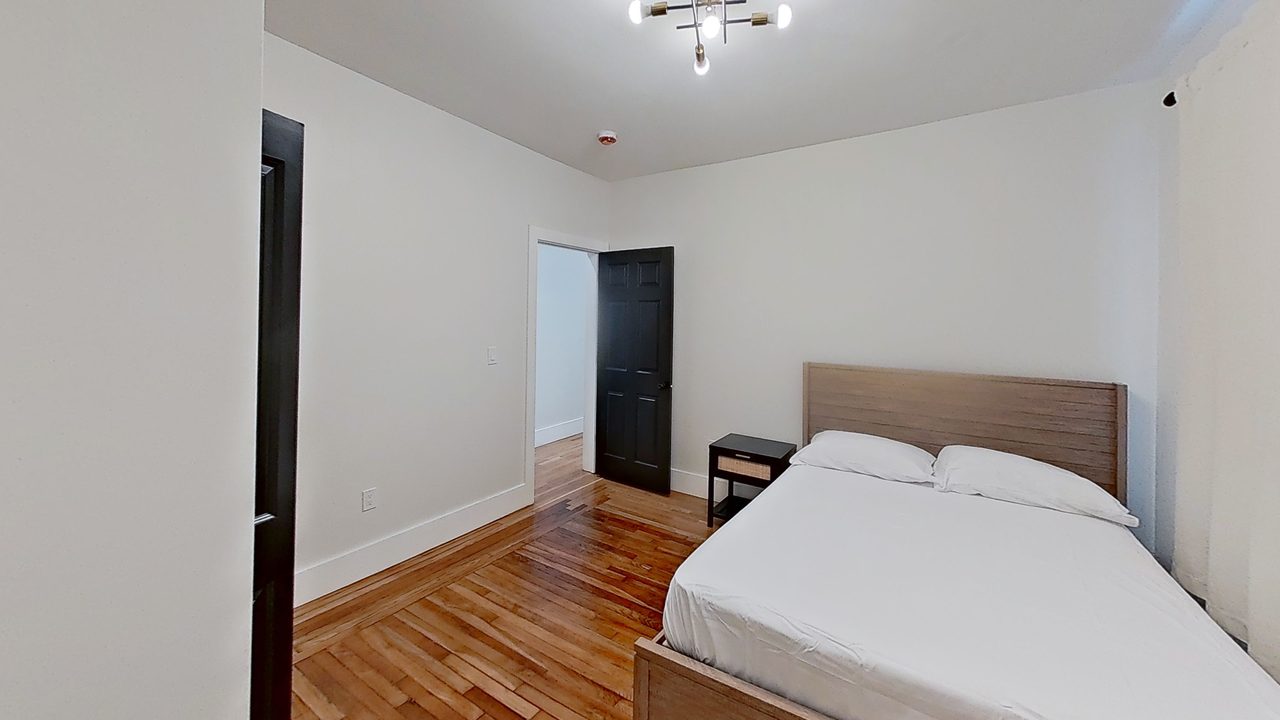  #1901: Roxbury - Queen Bedroom C  -  #1901: Roxbury  - Gallery -  1