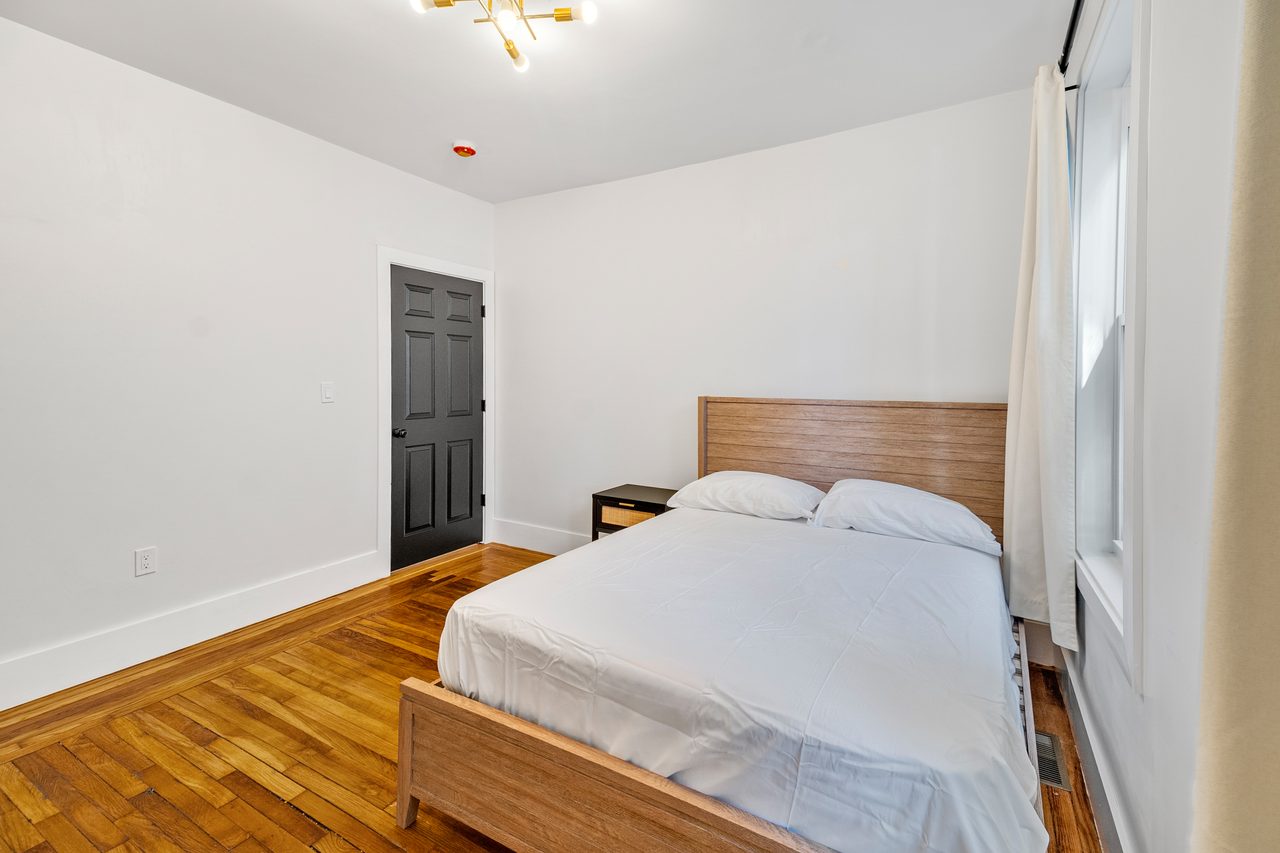  #1901: Roxbury - Queen Bedroom C  -  #1901: Roxbury  - Gallery -  9