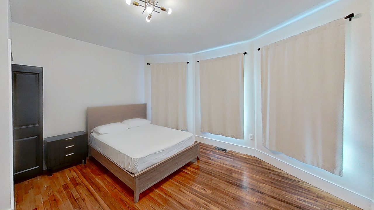  #1901: Roxbury - Queen Bedroom A  -  #1901: Roxbury  - Gallery -  1