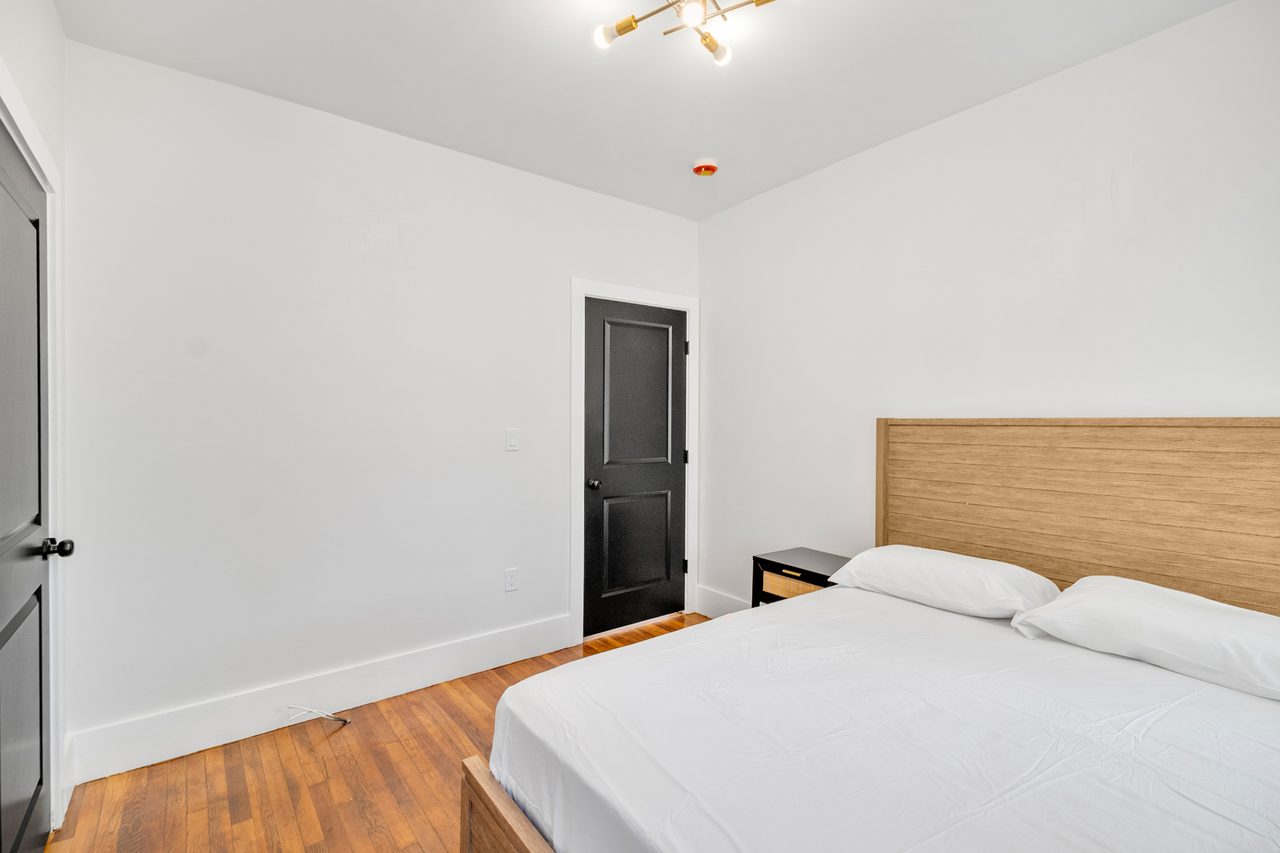  #1901: Roxbury - Queen Bedroom B  -  #1901: Roxbury  - Gallery -  11