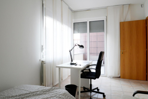Neat single bedroom in Bicocca