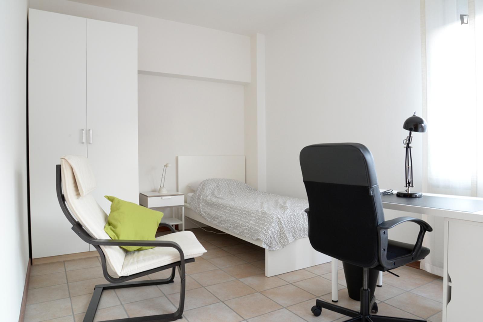 Neat Single Bedroom In Bicocca - Neat single bedroom in Bicocca - Gallery - 1