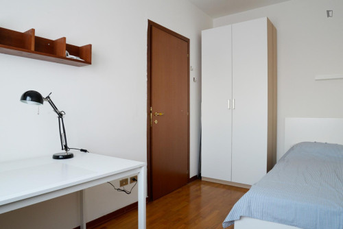 Lovely single bedroom in Bicocca