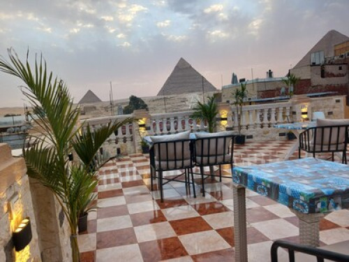 Royal pyramids Inn