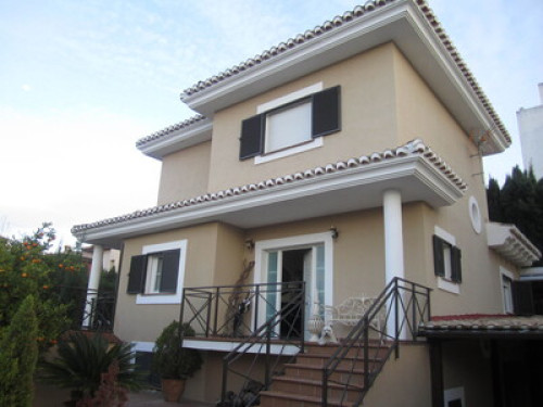 Luxury house in urbanization