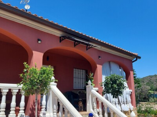 Typique maison espagnole et piscine